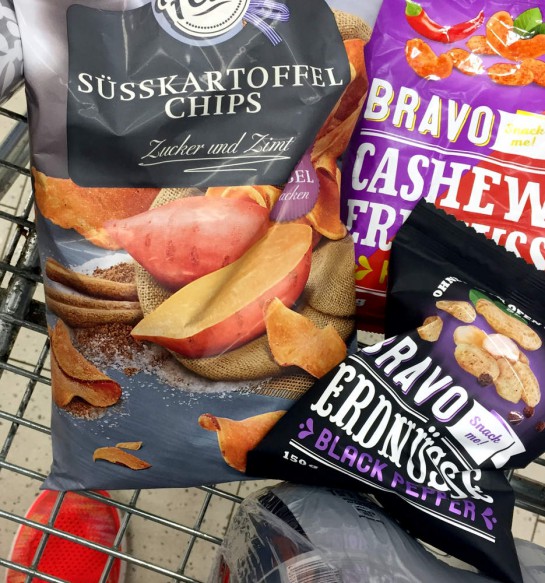 12von12: Chips und Erdnüsse im Einkaufswagen