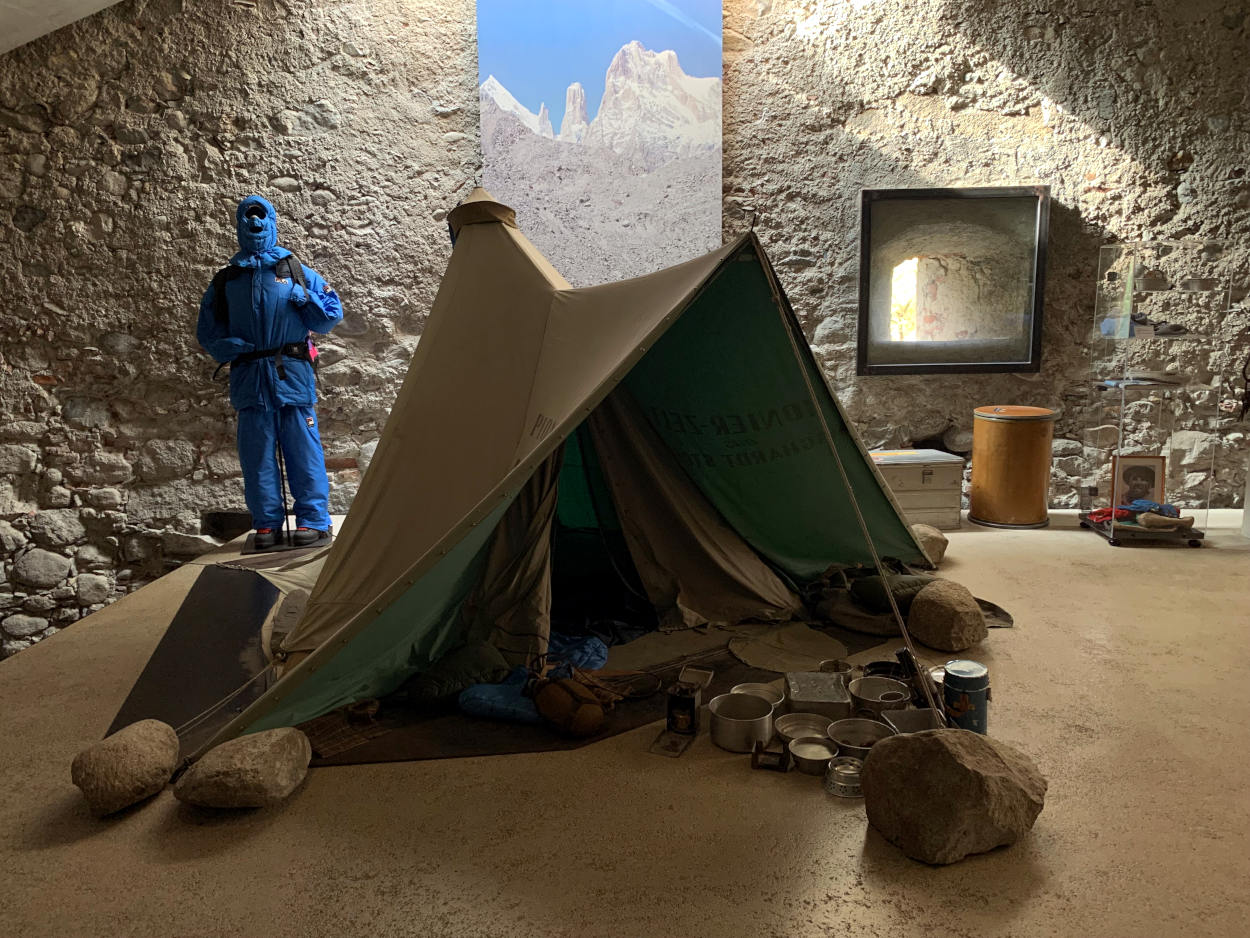 Ausstellung MMM Ripa: Zelt einer Expedition, Berganzug