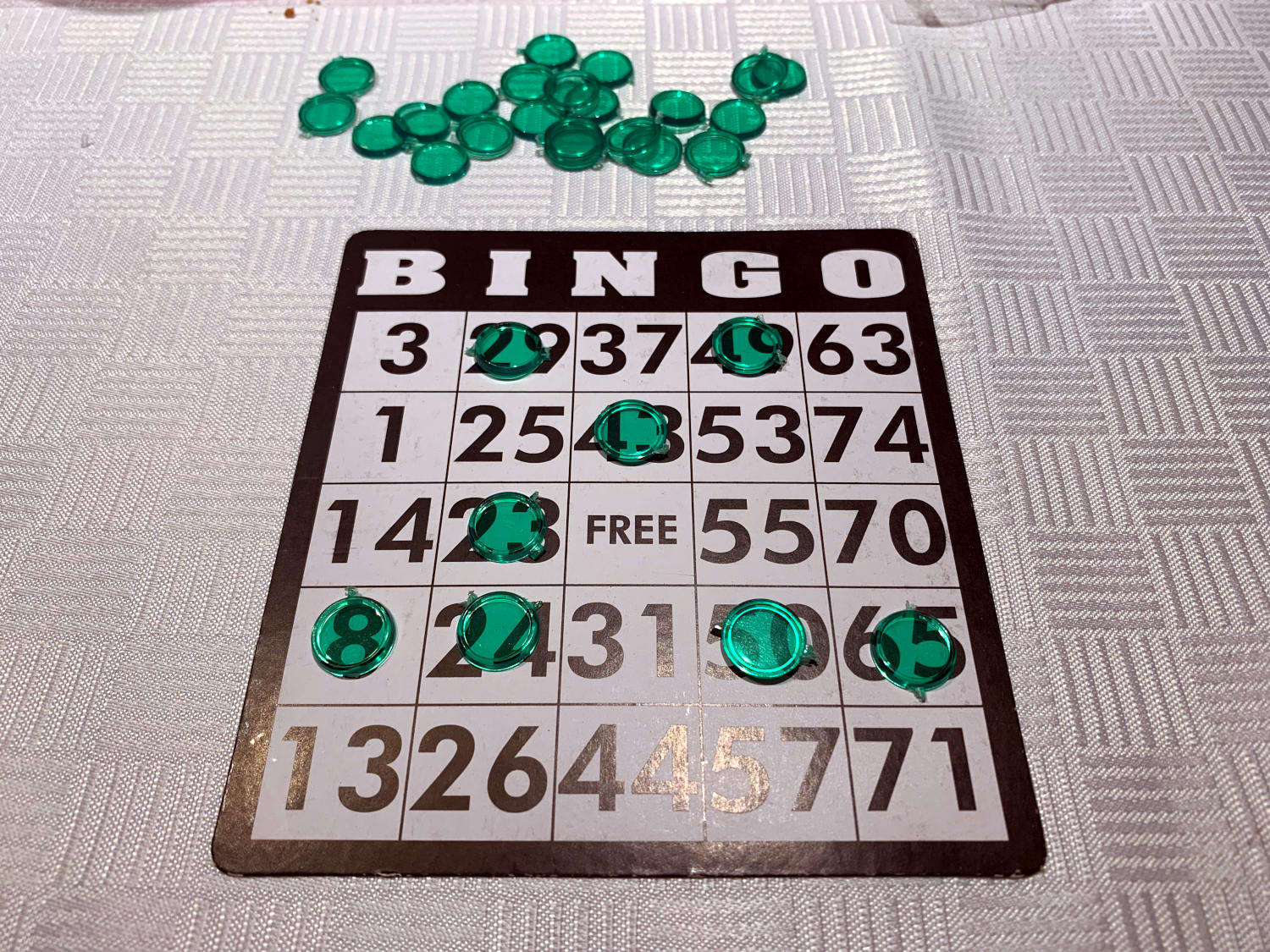 Bingo-Karte mit einigen markierten Zahlen